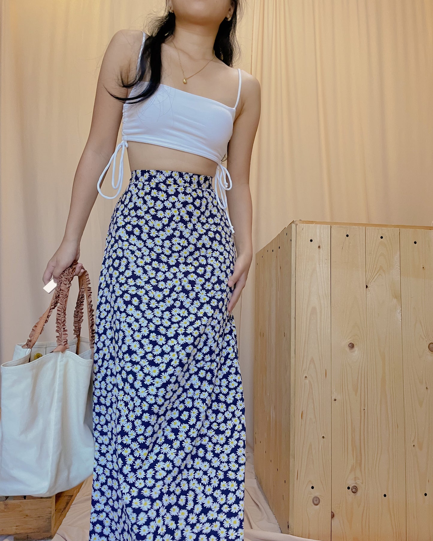 UNIQLO maxi skirt with daisy prints A2