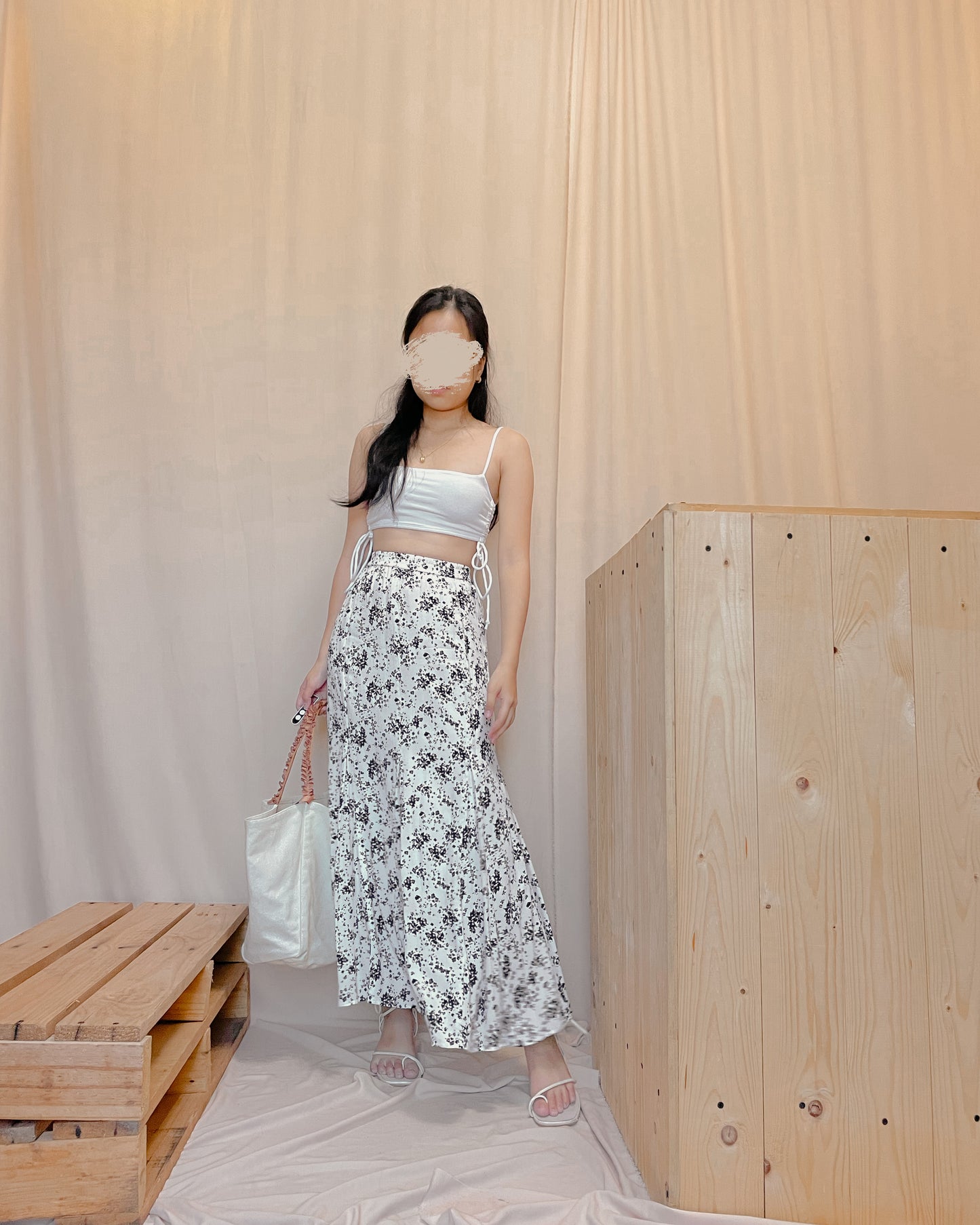 Uniqlo white skirt with black floral prints A6