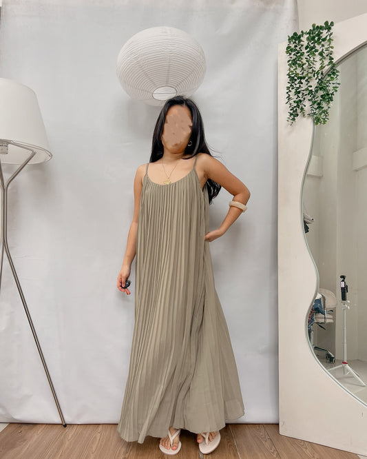 sage green pleated flowy maxi dress Y39