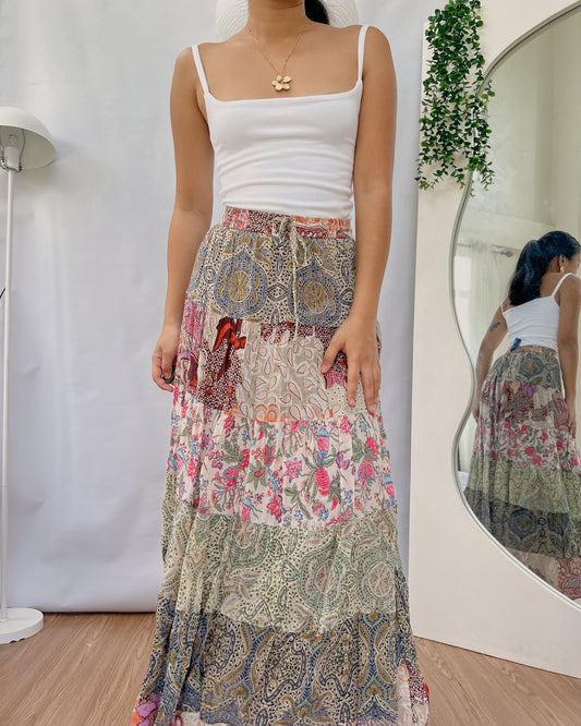 printed maxi skirt that gives off old money kinda vibe S4