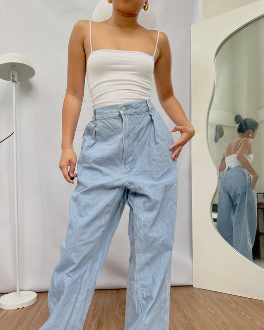 GU pleated wide leg light wash denim pants K7