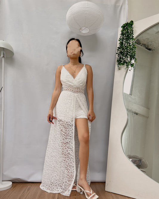 white lace maxi dress with inner and pads