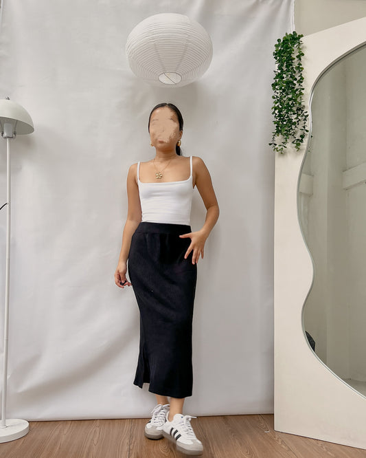 black body hugging ribbed knit maxi skirt E79