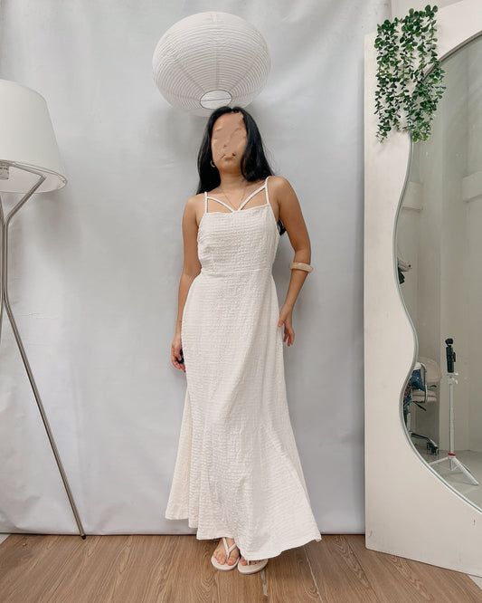 cream textured crisscross bodice maxi dress Y46