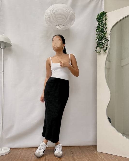 black ribbed knit maxi skirt with side slit S7
