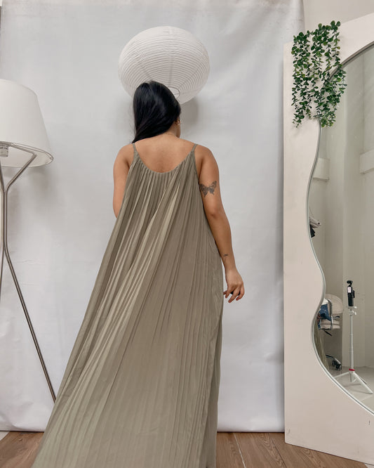 sage green pleated flowy maxi dress Y39
