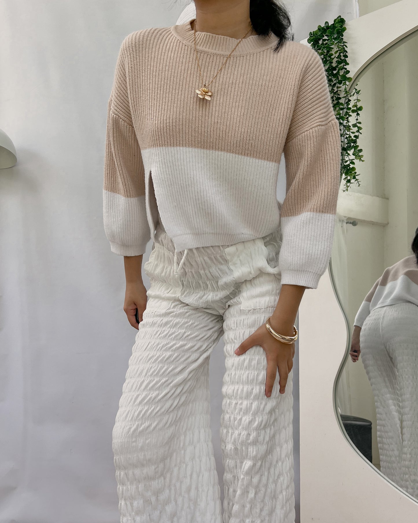 dual colored knitted pullover with side slit