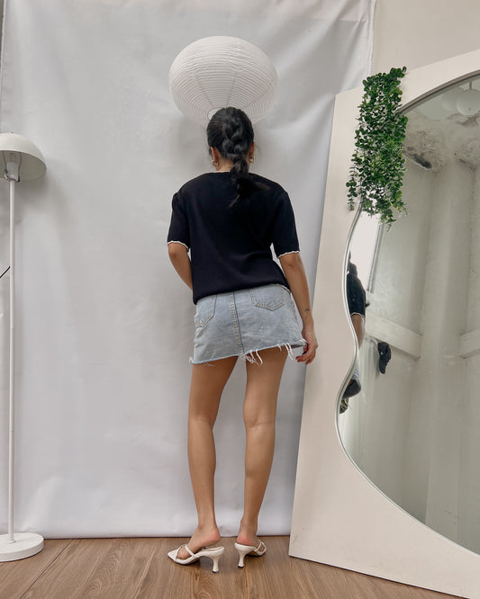 black button down top with curvy hemline T383