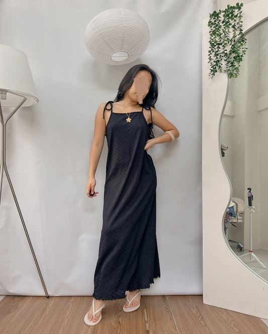 black textured scallop knit maxi dress with tie strap Y9