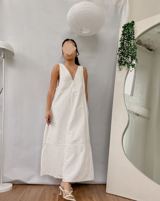 white v neck shift dress