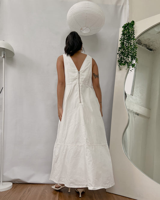 white v neck shift dress