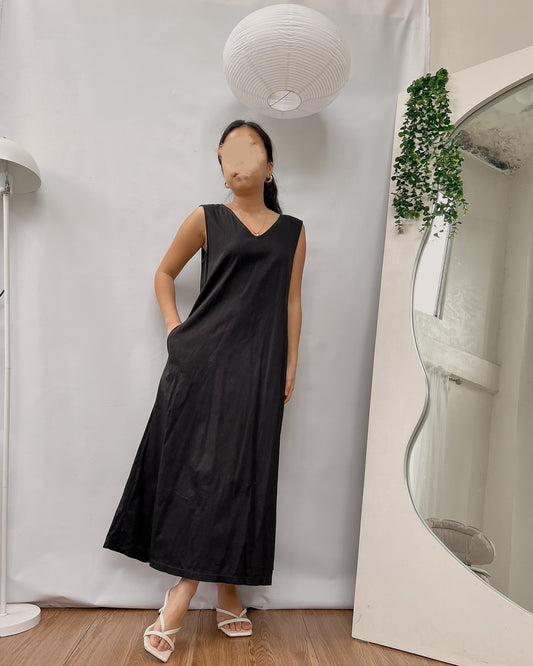UNIQLO black shift maxi dress