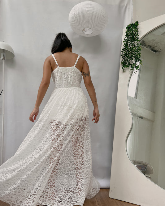 white lace maxi dress with inner and pads