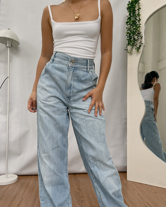 UNIQL0 double buttoned light washed straight cut denim pants F21
