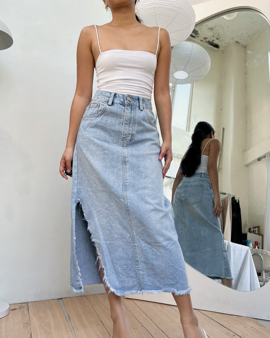 light washed raw hem with side slit maxi skirt (V23)