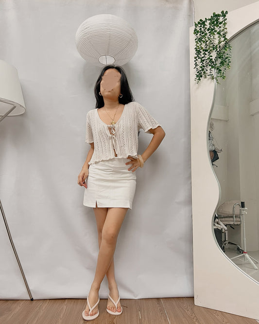 white fitted mini skirt with front slit T7