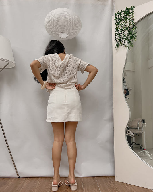 white fitted mini skirt with front slit T7