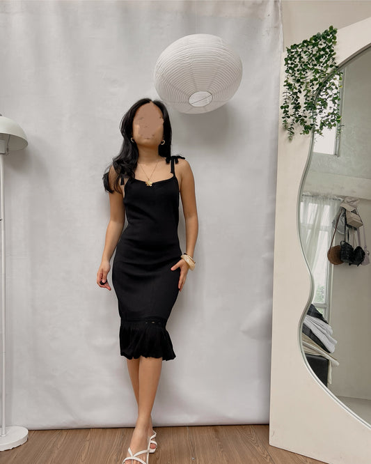 knitted self tie mermaid cut black fitted square neck dress