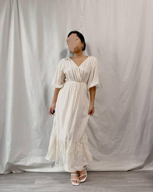 white v-neck puffed sleeve dress