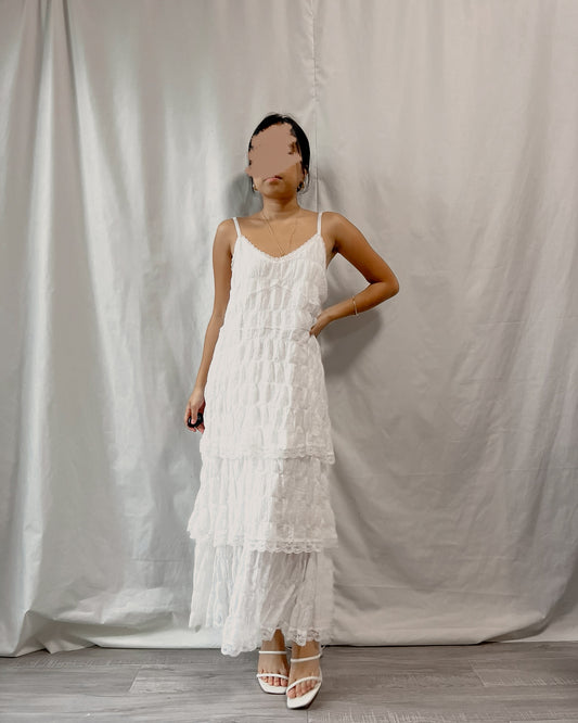 white sleeveless texture layered dress