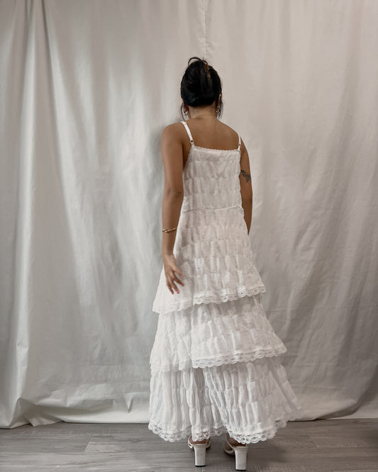 white sleeveless texture layered dress
