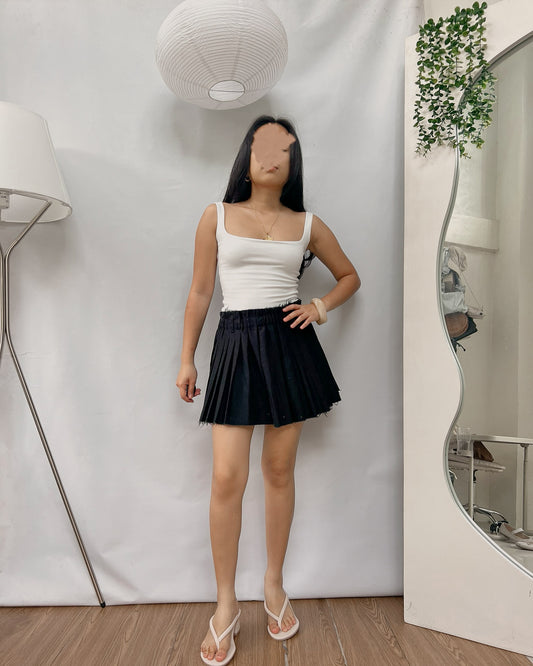 black pleated mini skirt T13