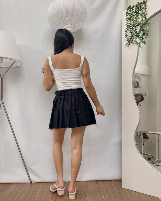 black pleated mini skirt T13
