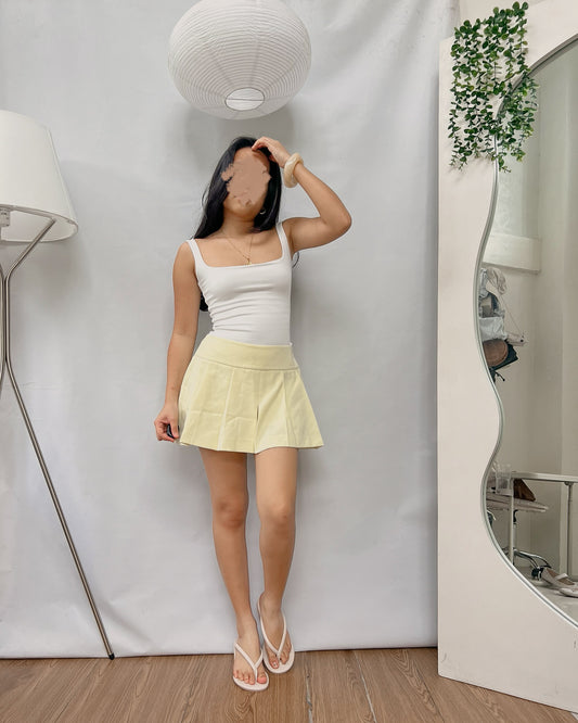 insane quality light yellow mini skort T14