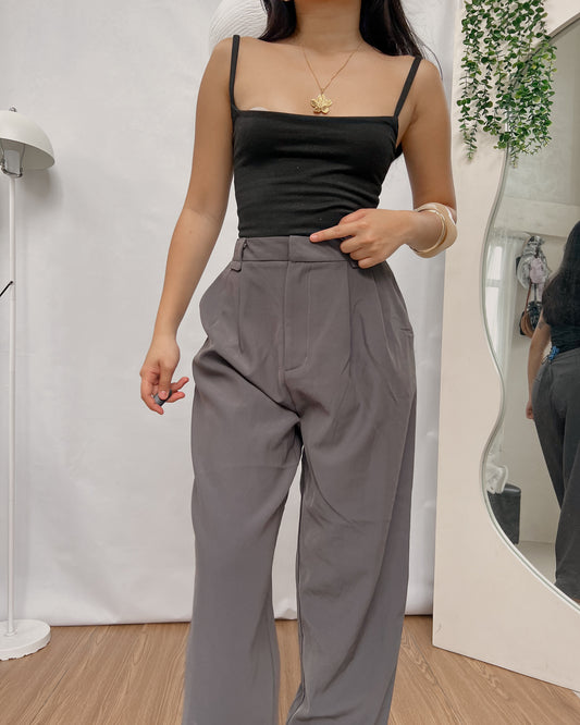 dark gray pleated flowy tapered style trousers B29