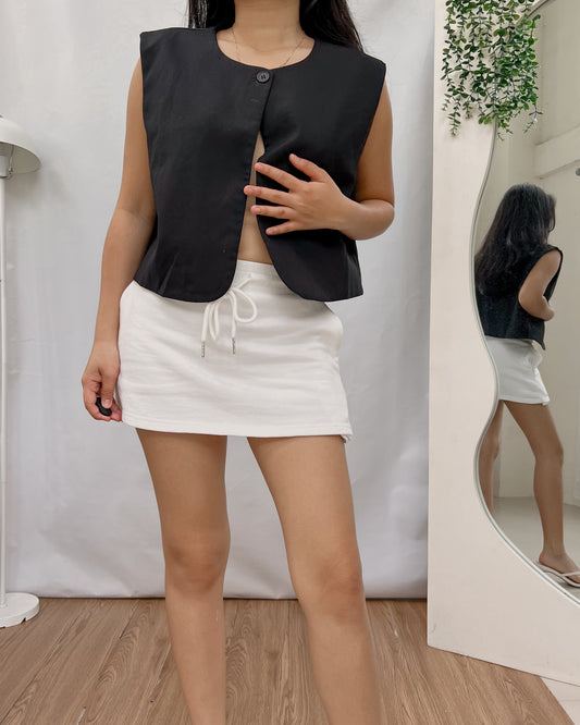 black sleeveless high quality top