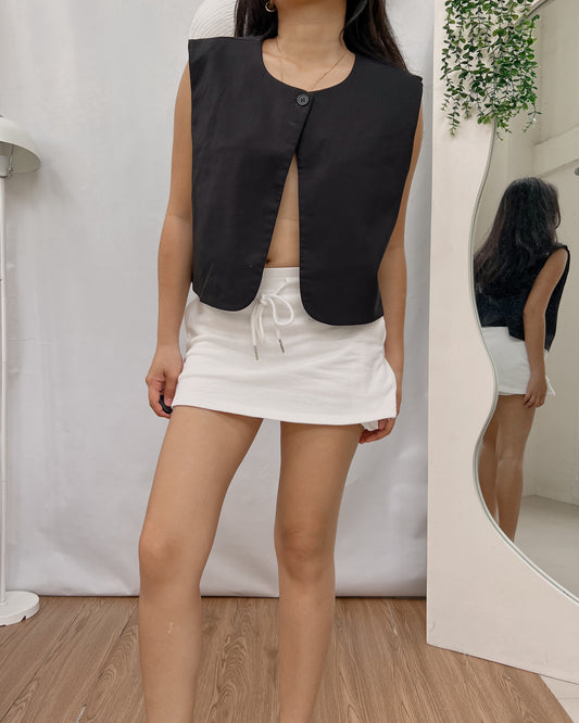 black sleeveless high quality top