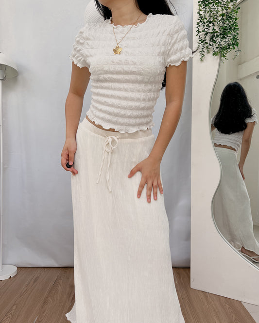 GU texture white ruffled sleeve top