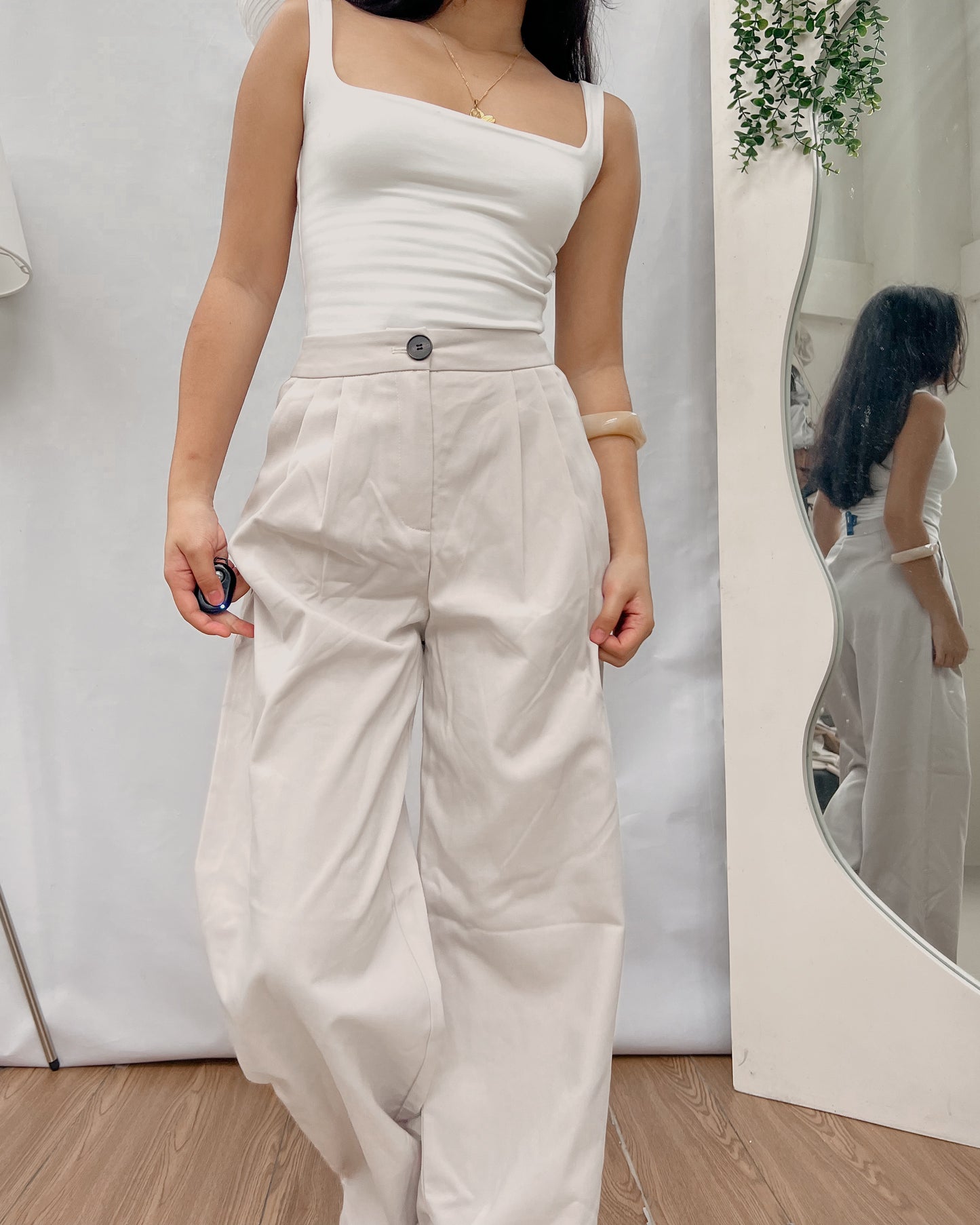 high quality pleated nude trousers V56