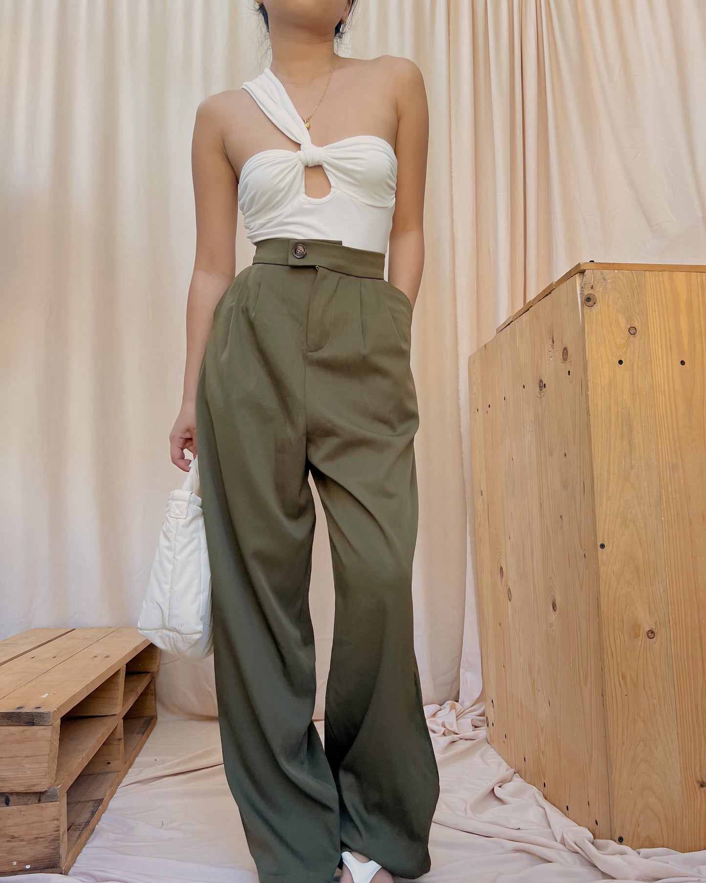 Army green straight cut trousers K84 (28-29)