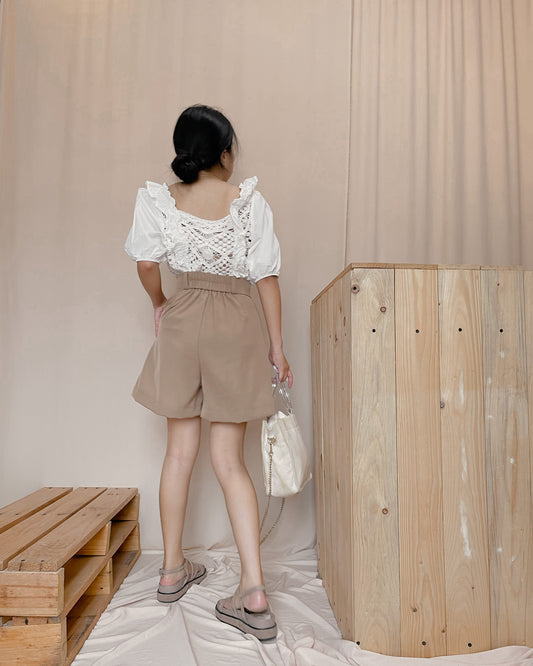 White puff sleeves top with crocheted body and ruffles