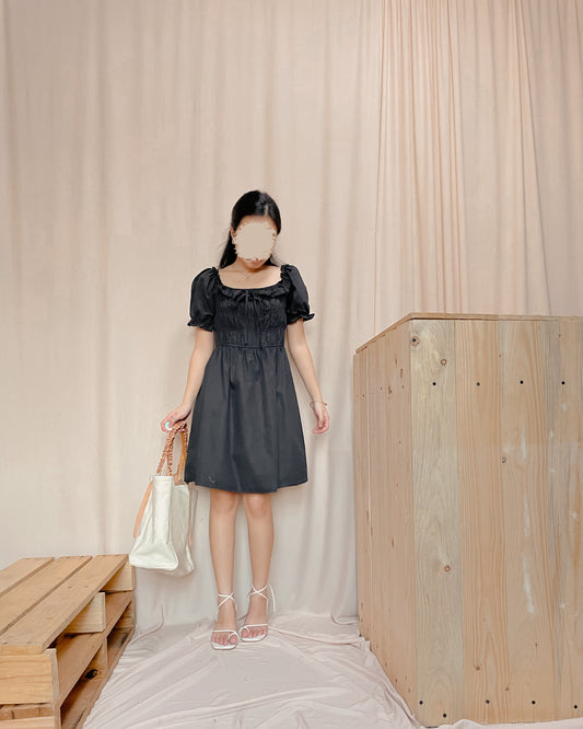Black smocking puff sleeve dress