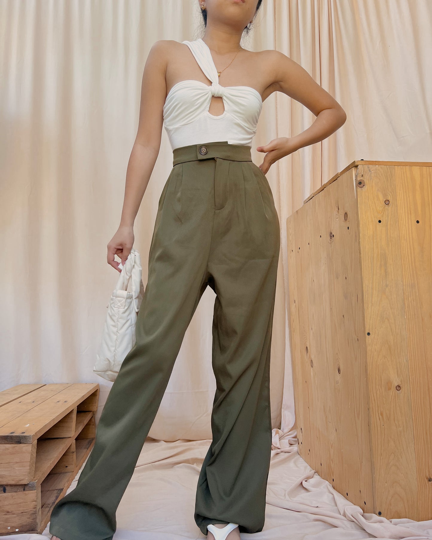 Army green straight cut trousers K84 (28-29)