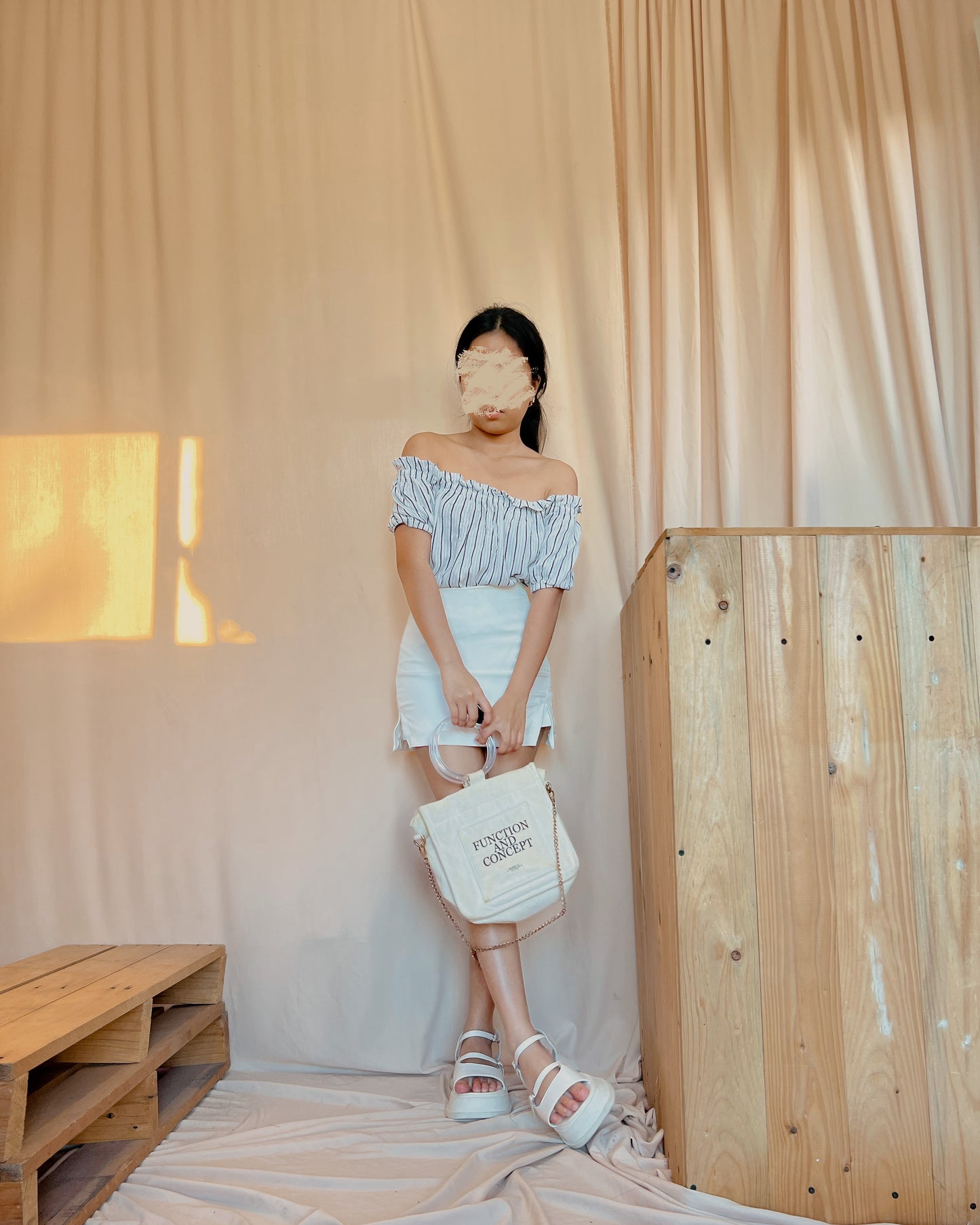 off shoulders with curled hemline