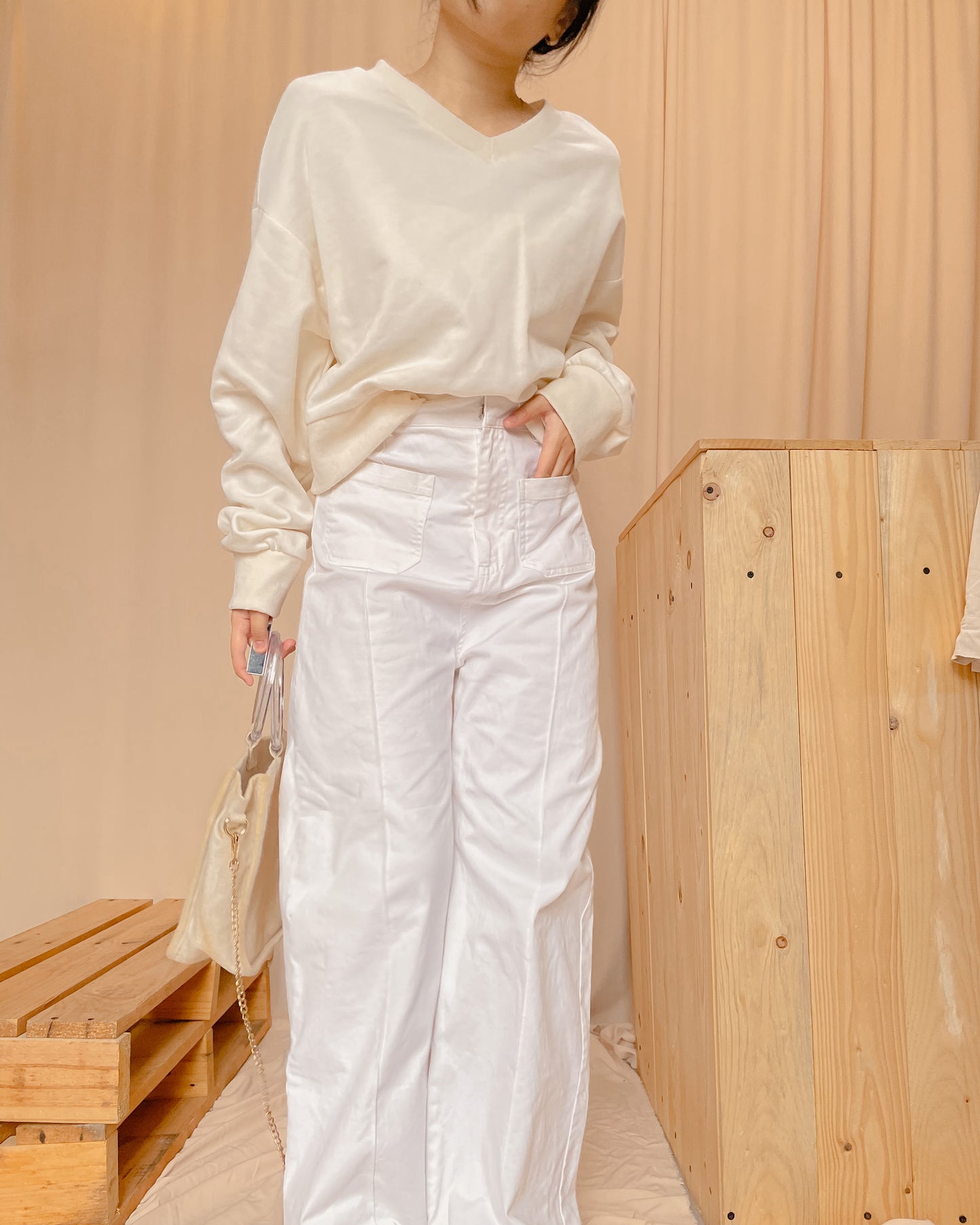 Egg white v-neck pull over