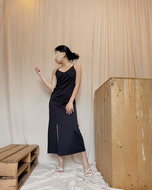 black dress with slit