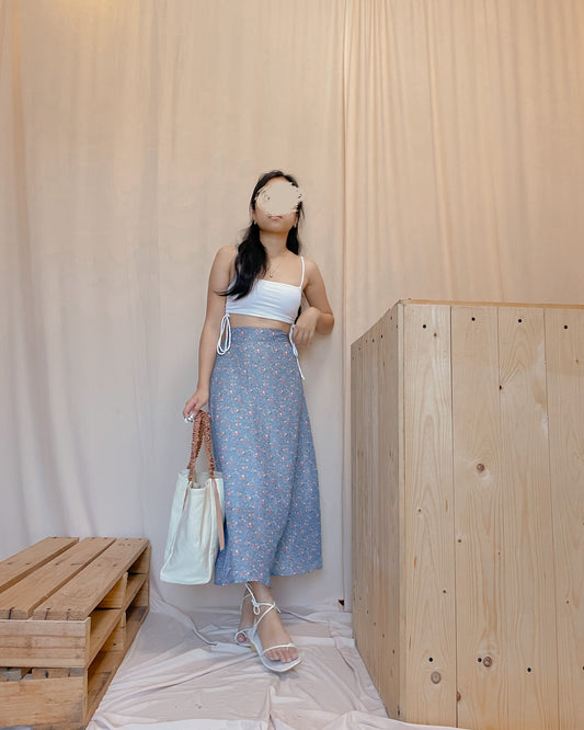 41. flowy blue floral maxi skirt A16