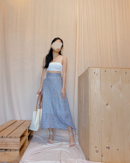 41. flowy blue floral maxi skirt A16