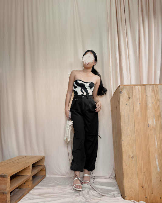 black high quality jogger style trousers B8