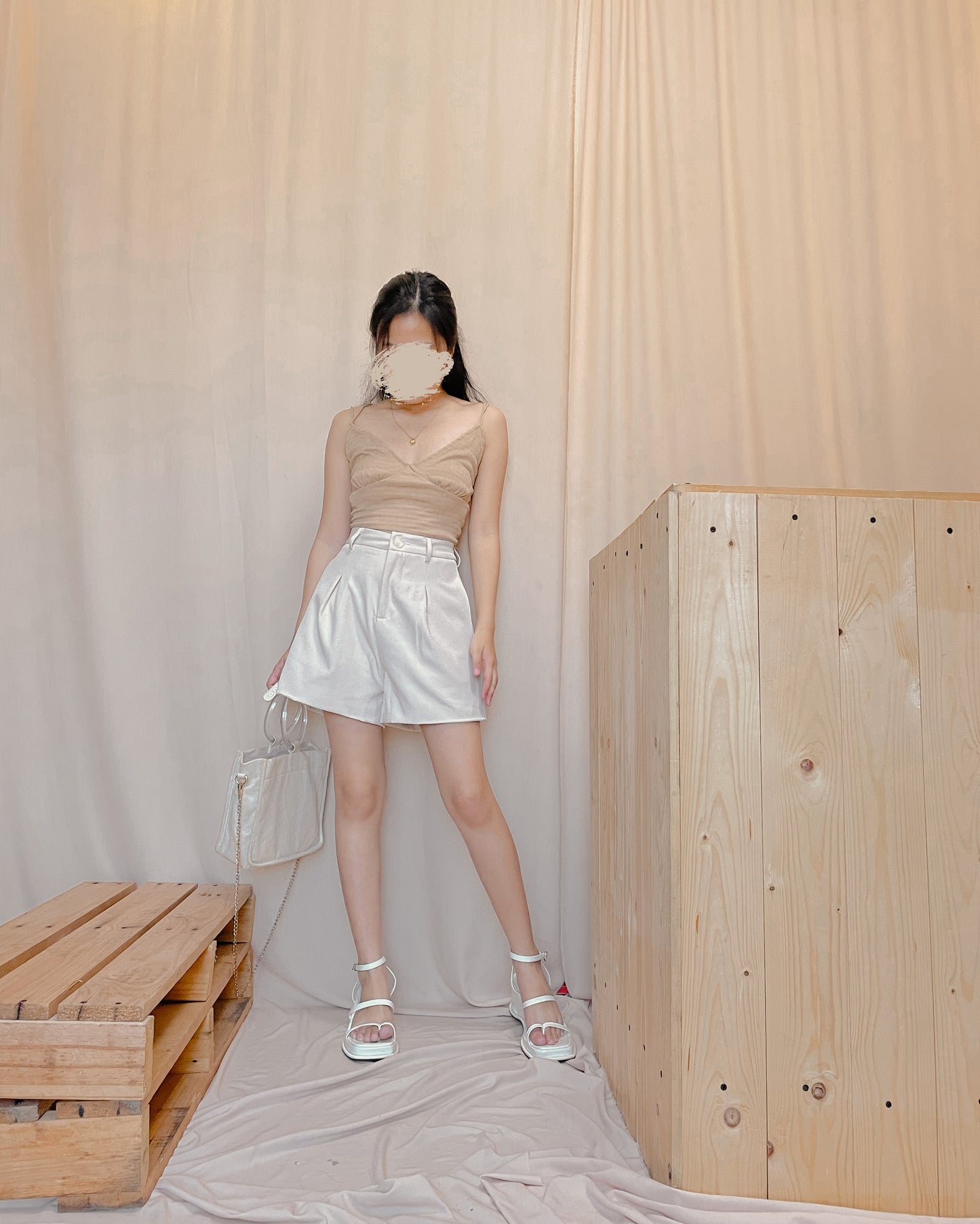 28. Nude trousers shorts B8