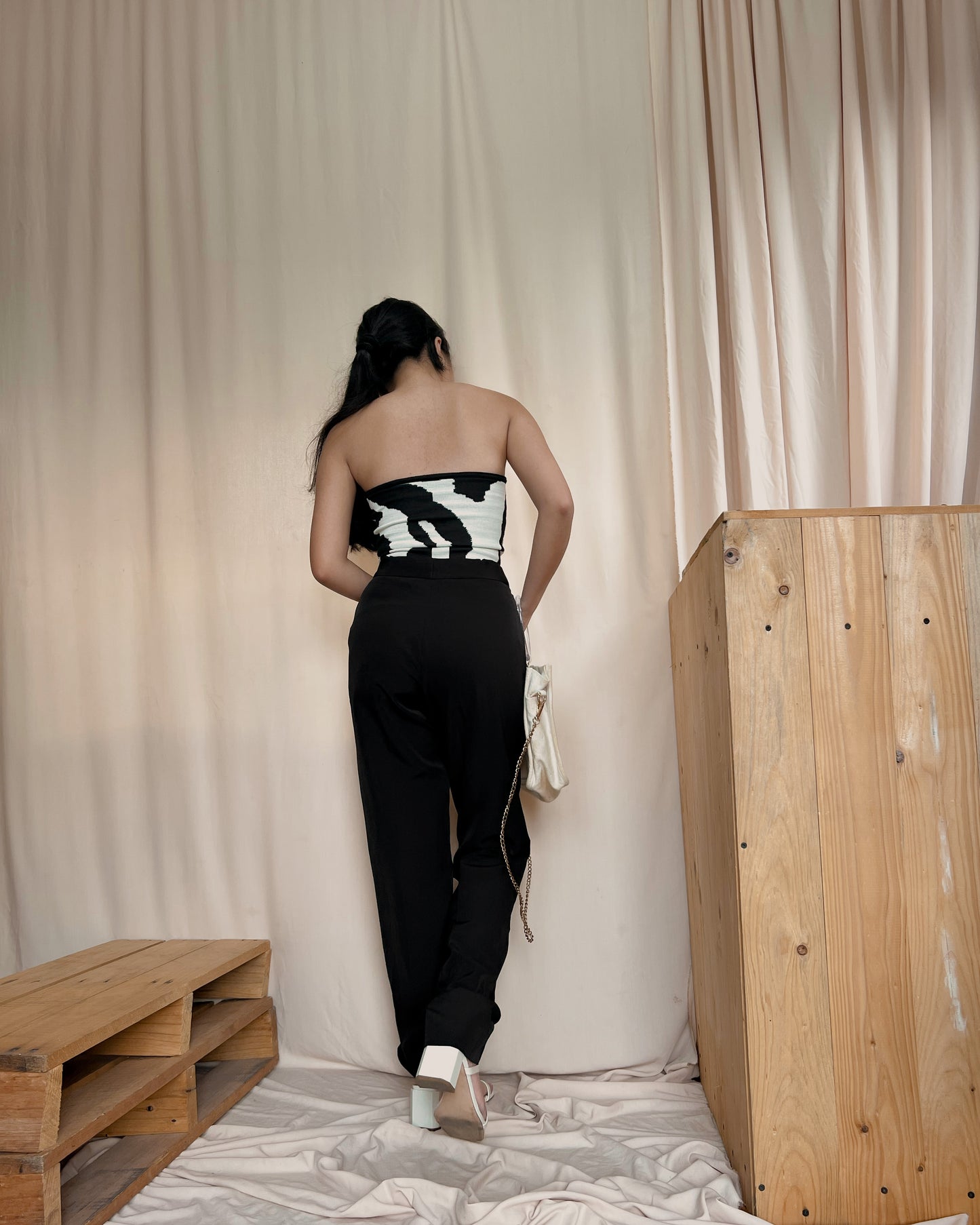black overlap pleated trousers B1